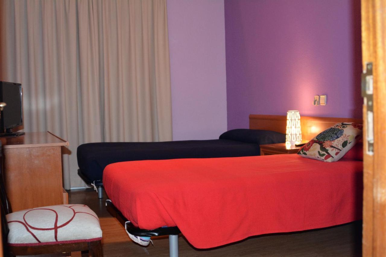 Hostal Gastrobar Carmelo Villarejo de Salvanés エクステリア 写真