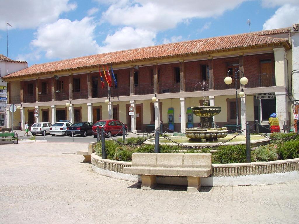 Hostal Gastrobar Carmelo Villarejo de Salvanés エクステリア 写真