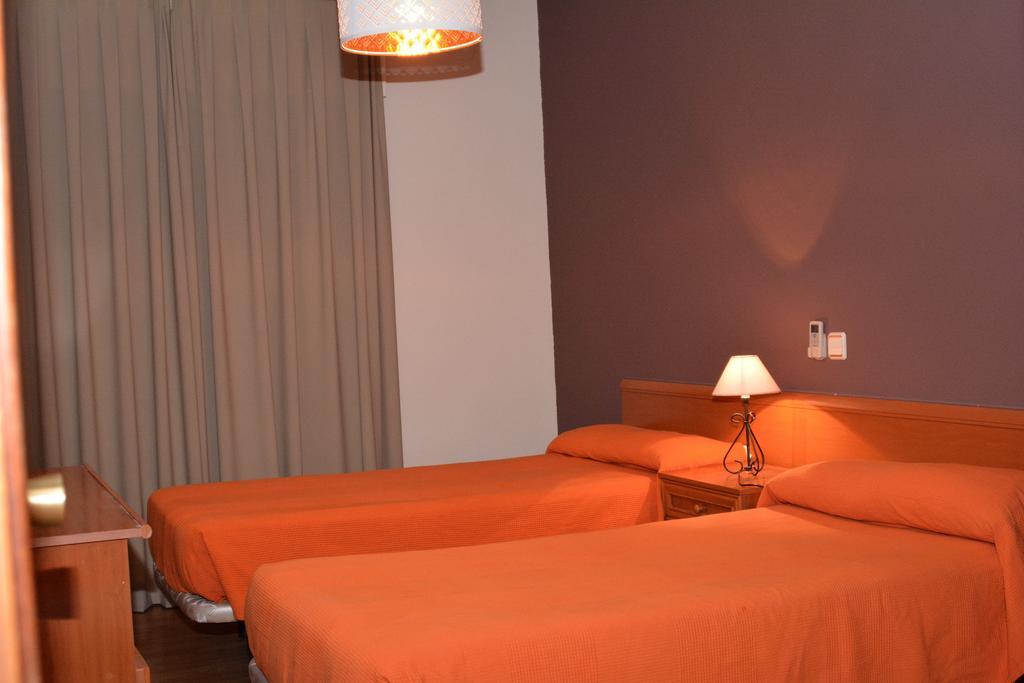 Hostal Gastrobar Carmelo Villarejo de Salvanés エクステリア 写真