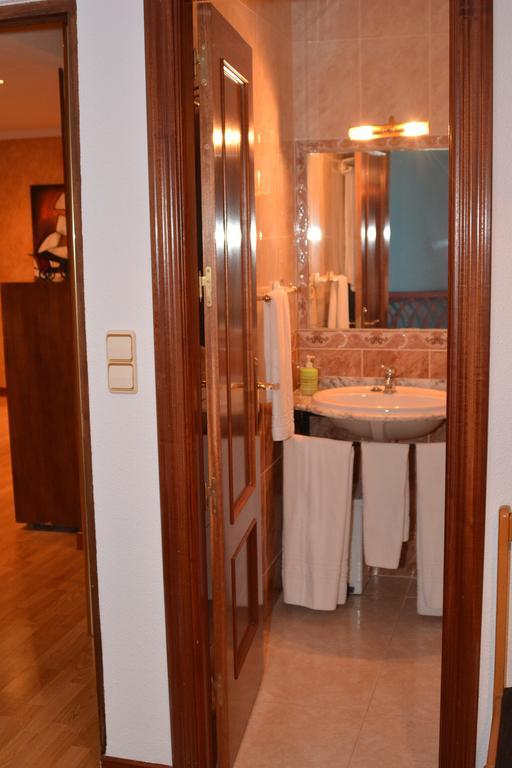 Hostal Gastrobar Carmelo Villarejo de Salvanés エクステリア 写真