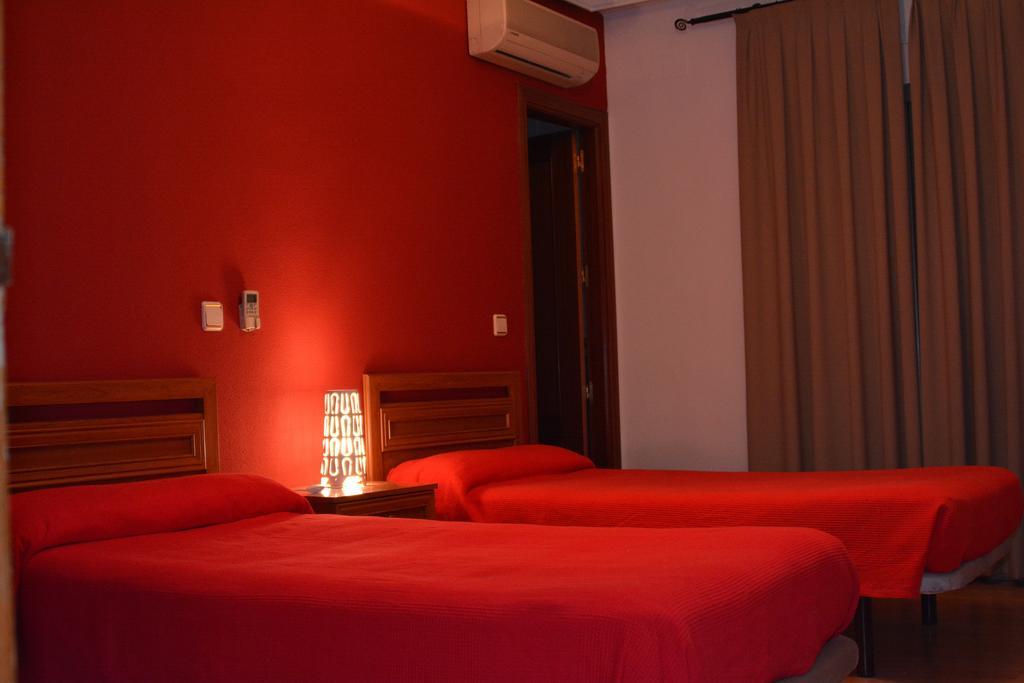 Hostal Gastrobar Carmelo Villarejo de Salvanés エクステリア 写真