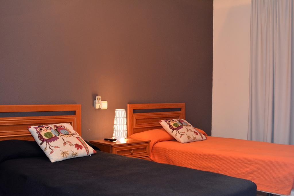 Hostal Gastrobar Carmelo Villarejo de Salvanés エクステリア 写真